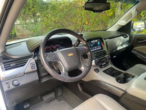 Used 2018 Chevrolet Suburban LT image 12