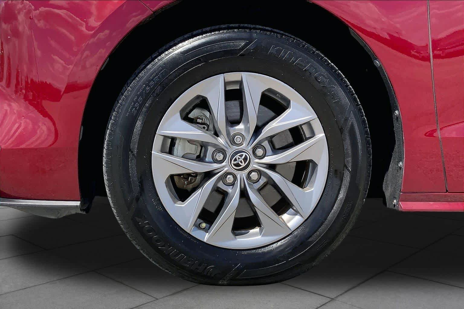 Used 2022 Toyota Sienna LE FWD image 11