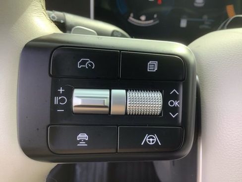 Certified 2025 Hyundai Santa Fe SEL image 24