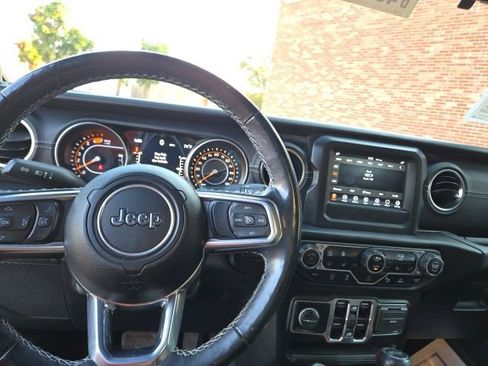 Used 2021 Jeep Wrangler Unlimited Sahara w/ LED Lighting Group AWD/4WD image 8