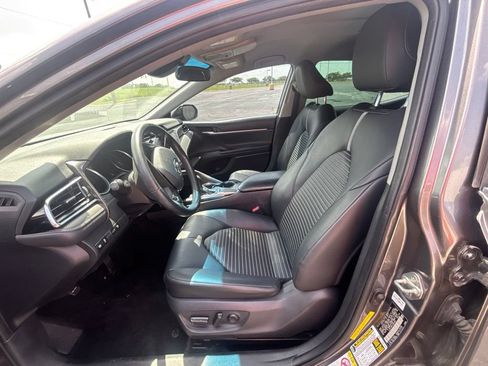 Used 2018 Toyota Camry SE FWD image 7