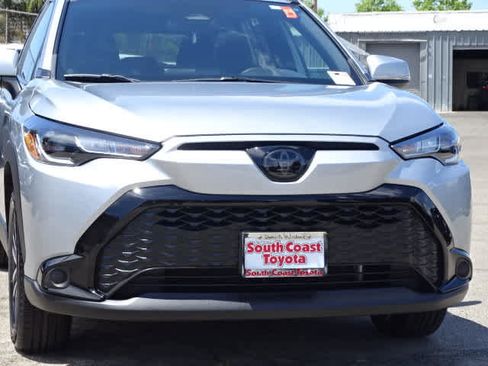 Used 2024 Toyota Corolla Cross AWD Hybrid w/ Moonroof Package image 4