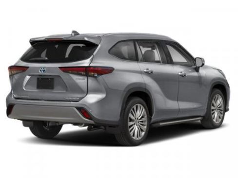 New 2026 Toyota Highlander Platinum image 2