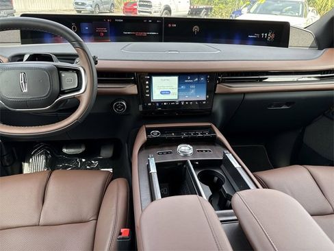 New 2025 Lincoln Navigator Reserve image 18