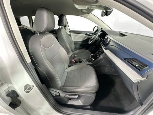 Used 2024 Volkswagen Taos SE image 28