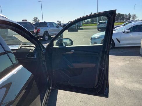 Used 2024 Audi Q5 2.0T Premium w/ Convenience Package image 22