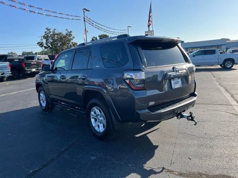 Used 2022 Toyota 4Runner SR5 Premium w/ Moonroof Package RWD image 39