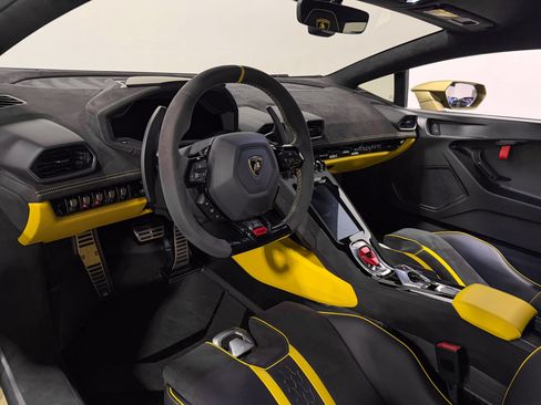 Used 2023 Lamborghini Huracan Tecnica RWD image 16