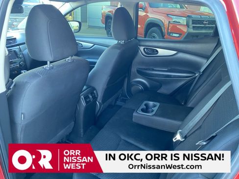 Used 2020 Nissan Rogue Sport S image 16