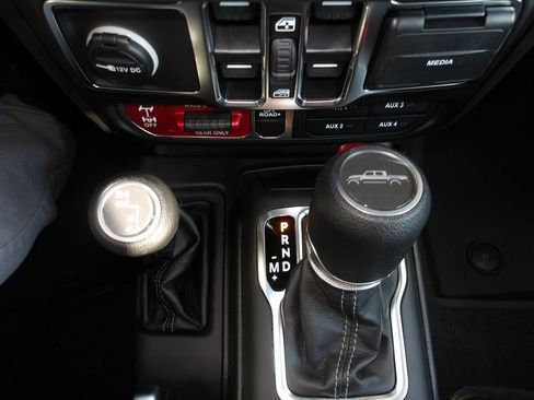 New 2025 Jeep Gladiator Willys image 17