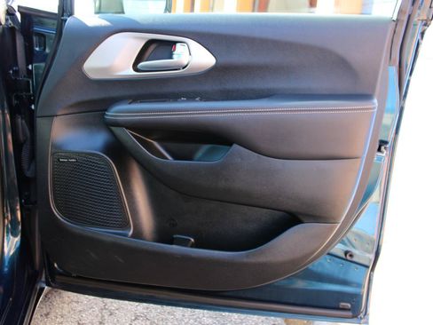 Used 2023 Chrysler Pacifica Limited w/ Uconnect Theater Family Group AWD/4WD image 53