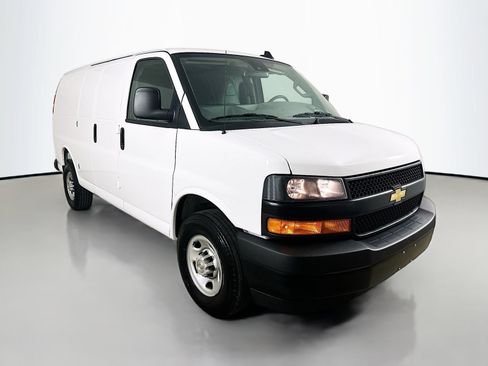 Used 2025 Chevrolet Express 2500 w/ Enhanced Convenience Package RWD image 3