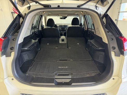 Used 2019 Nissan Rogue SV w/ Sun & Sound Touring Package AWD/4WD image 7