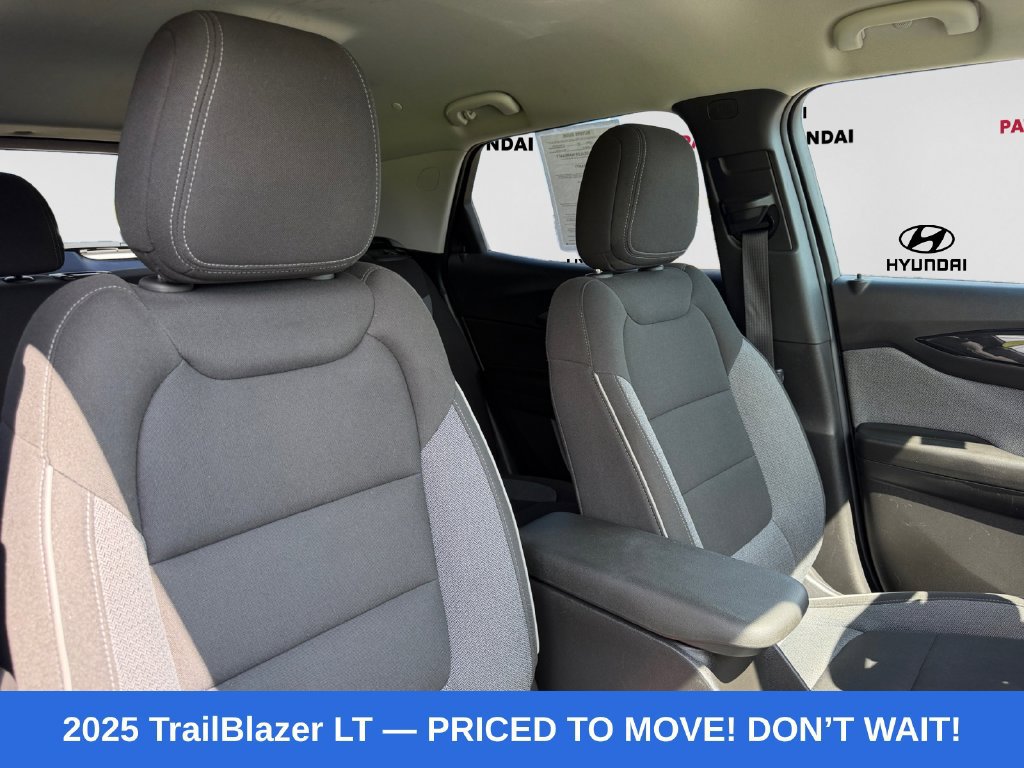 Used 2025 Chevrolet TrailBlazer LT AWD/4WD image 13