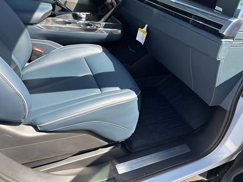 New 2026 Cadillac Escalade IQL Luxury w/ LPO, Floor Liner Package AWD/4WD image 18