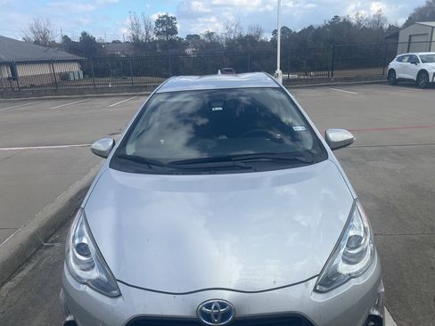 Used 2017 Toyota Prius C Three image 5