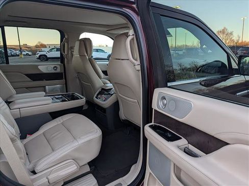 Used 2018 Lincoln Navigator Reserve w/ Technology Package image 16