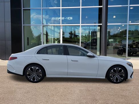 Used 2025 Mercedes-Benz E 450 4MATIC Sedan image 4