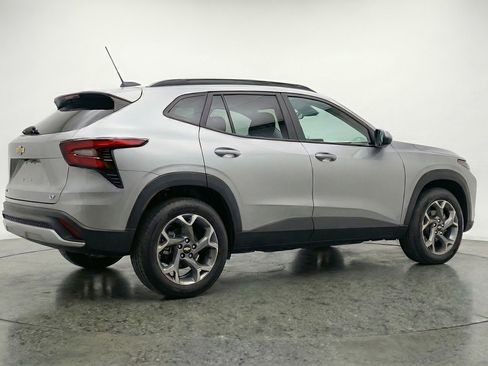 Used 2025 Chevrolet Trax LT image 9