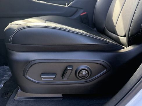 New 2025 Jeep Grand Cherokee Overland AWD/4WD image 28