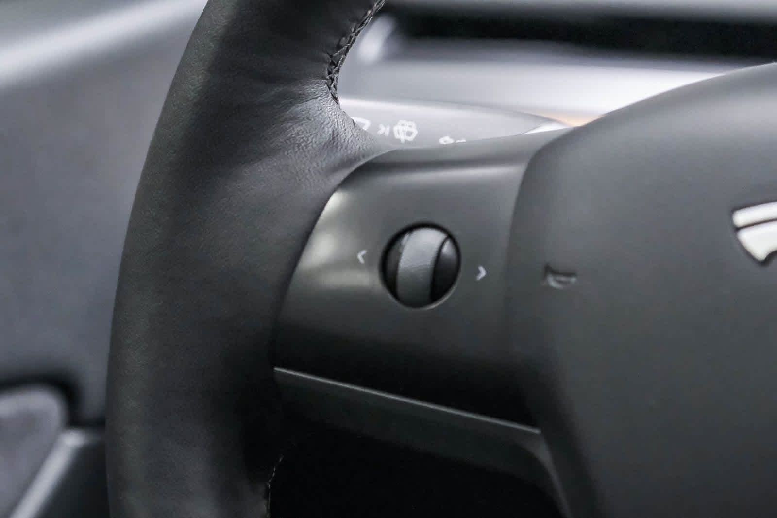 Used 2022 Tesla Model Y Performance AWD/4WD image 17