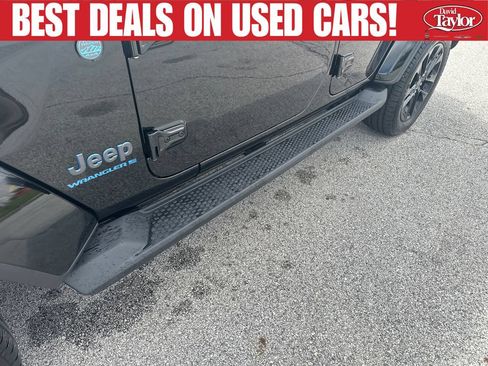 Used 2025 Jeep Wrangler Unlimited Sahara AWD/4WD image 19
