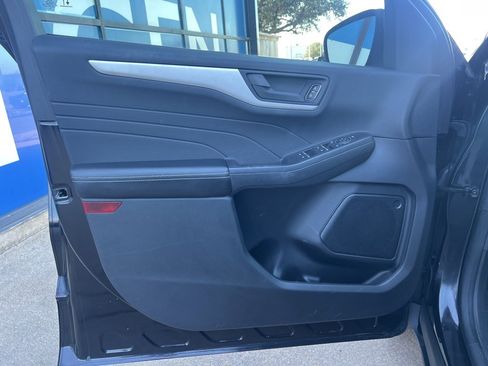 Used 2022 Ford Escape SE w/ SE Sport Appearance Package image 21