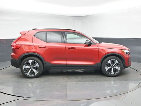 Used 2023 Volvo XC40 B5 Plus w/ Driver Assist Package AWD/4WD image 6