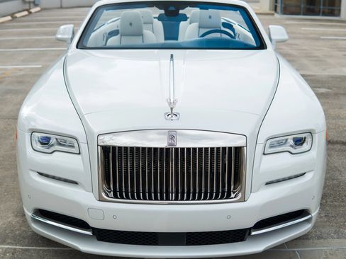 Used 2017 Rolls-Royce Dawn RWD image 35