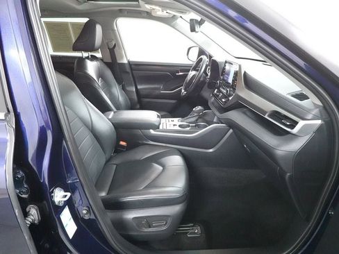 Used 2020 Toyota Highlander XLE AWD/4WD image 34