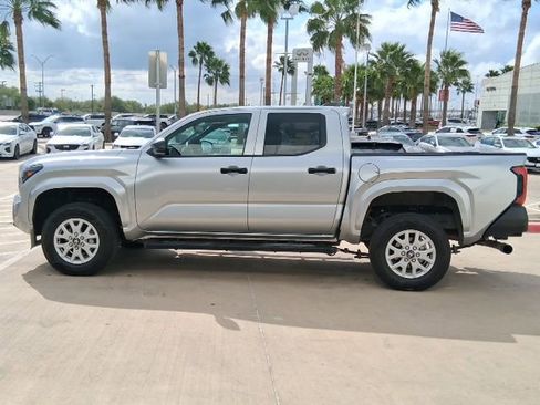 Used 2025 Toyota Tacoma SR image 3