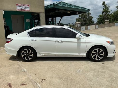 Used 2017 Honda Accord EX-L image 8