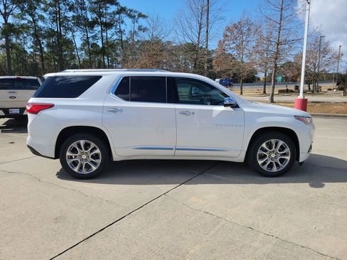 Used 2020 Chevrolet Traverse Premier w/ LPO, Floor Liner Package image 8