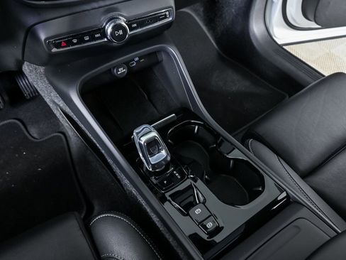 Certified 2025 Volvo XC40 B5 Plus image 18