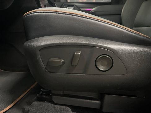 Used 2024 GMC Acadia AT4 w/ Luxury Package AWD/4WD image 21