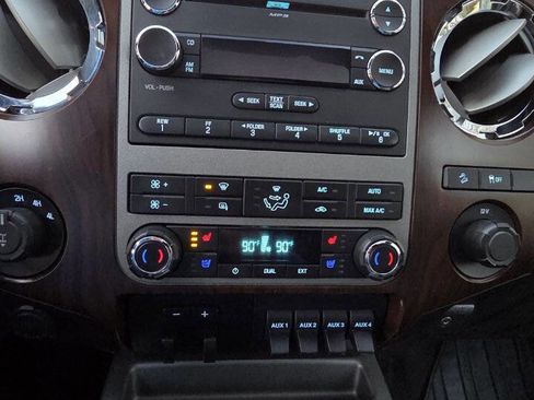 Used 2011 Ford F250 Lariat w/ Lariat Interior Pkg image 13