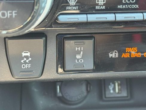 Used 2024 Toyota RAV4 XSE w/ Advanced Technology Package AWD/4WD image 31