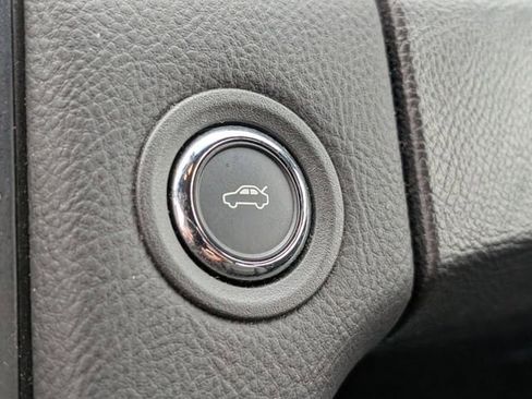 Used 2017 Ford Taurus SEL w/ Equipment Group 201A AWD/4WD image 19