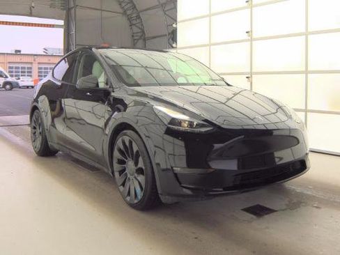 Used 2023 Tesla Model Y Performance image 3