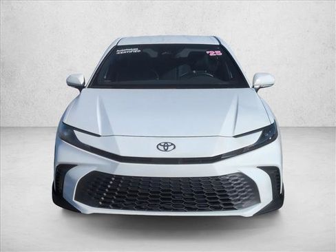 Used 2025 Toyota Camry SE w/ Convenience Package image 2