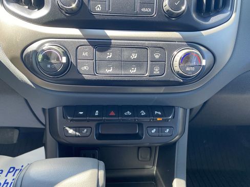 Used 2020 Chevrolet Colorado Z71 image 32