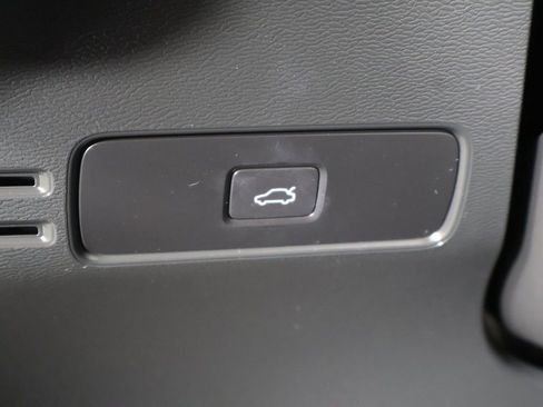 Used 2023 Volvo XC40 B5 Plus w/ Protection Package Premier AWD/4WD image 18