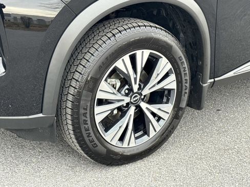 Used 2023 Nissan Rogue SV image 29