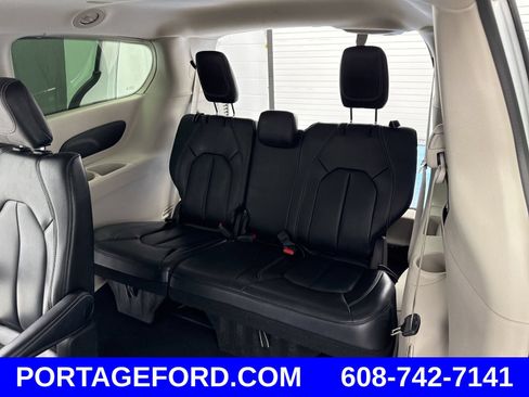 Used 2023 Chrysler Pacifica Touring-L FWD image 33