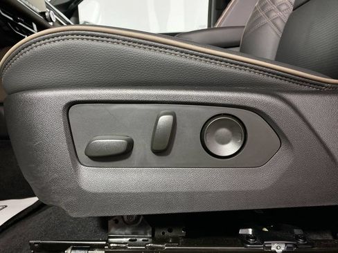 Used 2023 GMC Canyon Denali AWD/4WD image 12