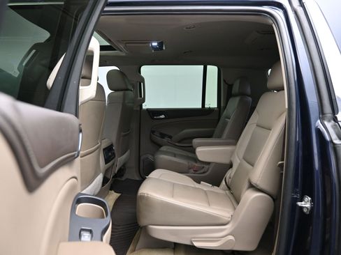 Used 2017 GMC Yukon XL SLT w/ Open Road Package image 10