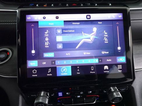 Used 2022 Jeep Grand Cherokee Overland w/ Luxury Tech Group IV AWD/4WD image 19