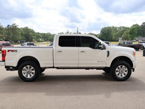 Used 2019 Ford F250 Platinum w/ Platinum Ultimate Package AWD/4WD image 4