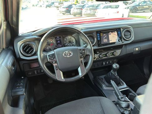 Used 2018 Toyota Tacoma TRD Sport AWD/4WD image 18