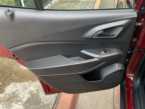 Used 2025 Chevrolet Trax LT image 16